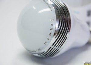 Έξυπνη πολύχρωμη λάμπα LED 6W με Bluetooth και ηχείο