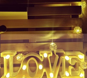 Διακοσμητικό Επιτραπέζιο Φωτιστικό "LOVE" Με LED Λευκό Θερμό Φωτισμό