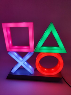 Φωτιστικό χώρου με τα τέσσερα σύμβολα του PlayStation